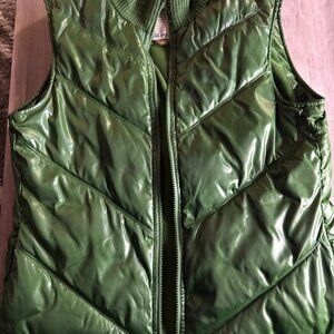 Women's Old Navy Puffer Vest. Size Medium.
